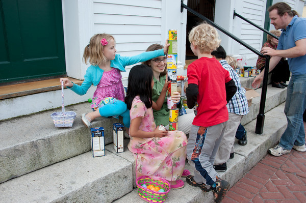 Easter gatherers (04-24-2011 12:21)