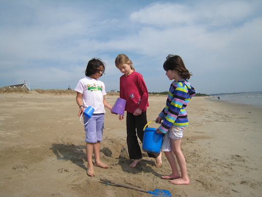 Kids at Ferry Beach (05-07-2011 08:33)
