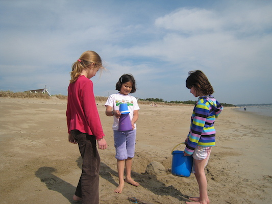 Kids at Ferry Beach (05-07-2011 08:33)