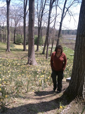 IMG_20110508_130236 - Xine looking at daffodils (05-08-2011 13:02)