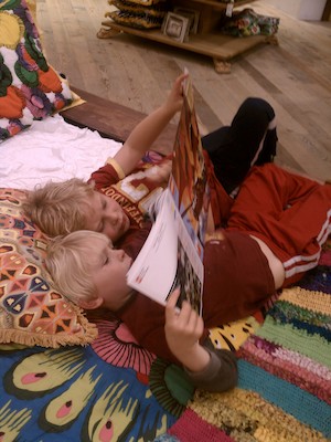 IMG_20110512_185110 - Tim reading to Cole (05-12-2011 18:51)
