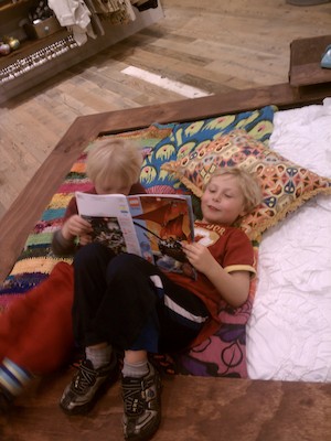 IMG_20110512_185125 - Tim reading to Cole (05-12-2011 18:51)