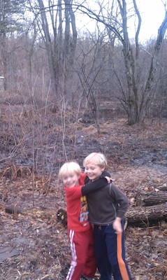 IMAG0644 - Cole and Tim and ducks (04-05-2011 17:56)