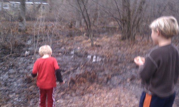 IMAG0646 - Cole and Tim and ducks (04-05-2011 17:58)