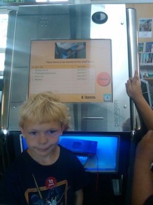 Cole at the fancy library machine (07-04-2011 12:00)