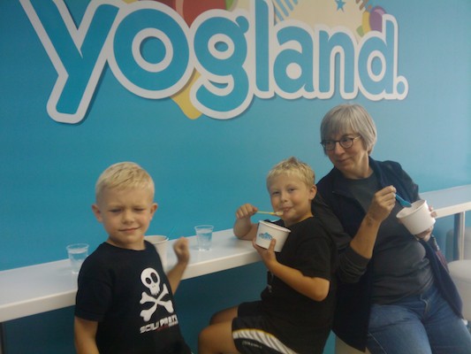 Cole, Tim and Adonica at Yogland (07-22-2011 13:35)
