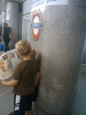 Tim and Cole reading the paper (07-25-2011 15:38)