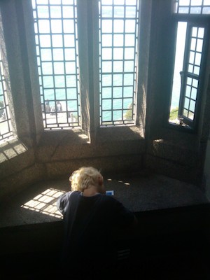 Cole coloring inside St Michaels Mount (07-07-2011 14:13)