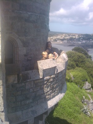 Tim, Cole and Xine on the ramparts of St Michaels Mount (07-07-2011 14:30)