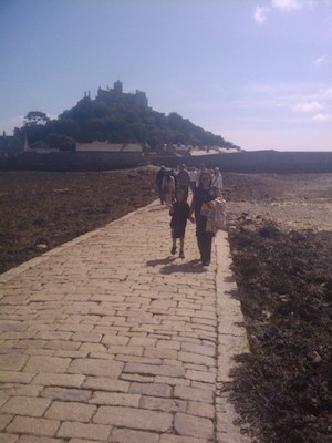 Cole and Xine on the causeway (07-07-2011 15:58)