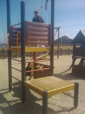 Cole and Tim at the playground in Marazion (07-07-2011 16:17)