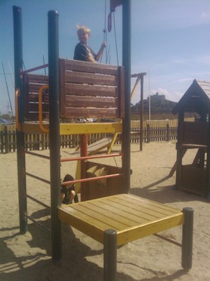 Cole and Tim at the playground in Marazion (07-07-2011 16:17)