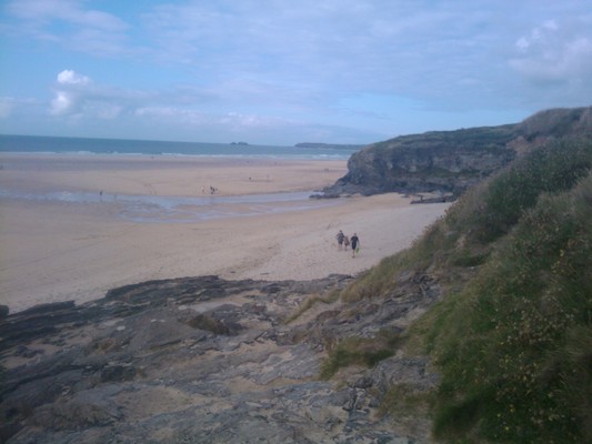 Xine, Cole and Dad coming up from the beach (07-08-2011 18:21)