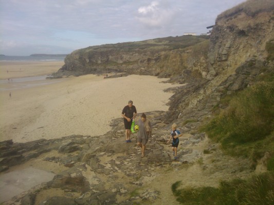 Xine, Cole and Dad coming up from the beach (07-08-2011 18:22)