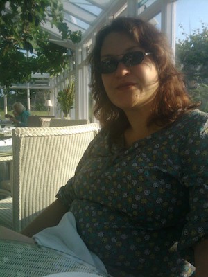 Xine in the conservatory dining room (07-12-2011 19:09)