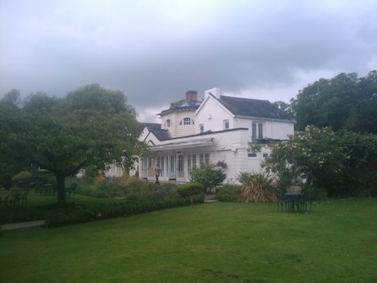 The Monkey Island Hotel (07-20-2011 19:09)