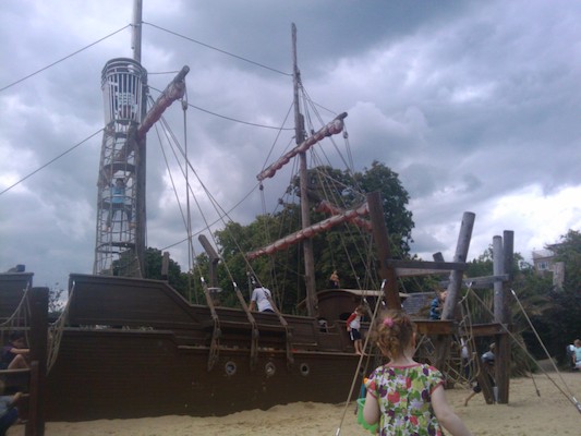 Princess Di pirate ship (07-22-2011 14:17)