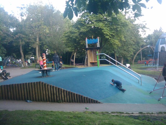 Holland Park adventure playground (07-22-2011 19:23)