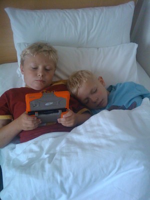 DS Tim and sleeping Cole (07-23-2011 14:47)