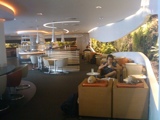 Cole, Tim and Xine at the London lounge (07-26-2011 12:18)