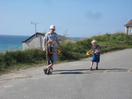 Tim, Cole and Ben with Nerf guns (07-03-2011 16:16)