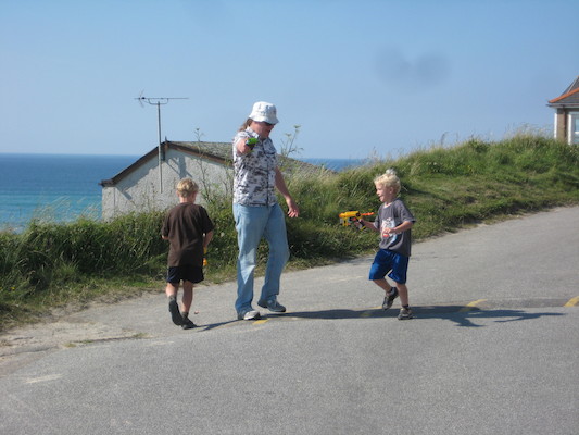 Tim, Cole and Ben with Nerf guns (07-03-2011 16:17)