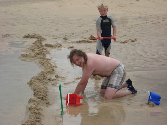 Tim and Ben damming the stream (07-05-2011 15:33)