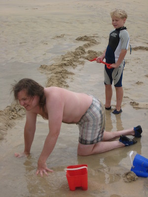 Tim and Ben damming the stream (07-05-2011 15:33)