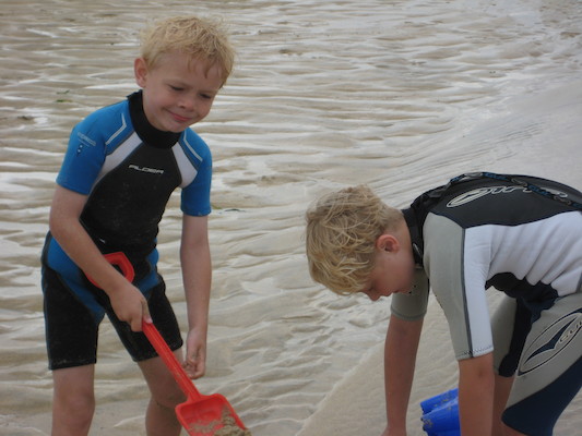 Cole and Tim on the beach (07-05-2011 15:36)