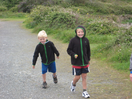 Cole and Tim at the Carnshew pool (07-08-2011 09:55)