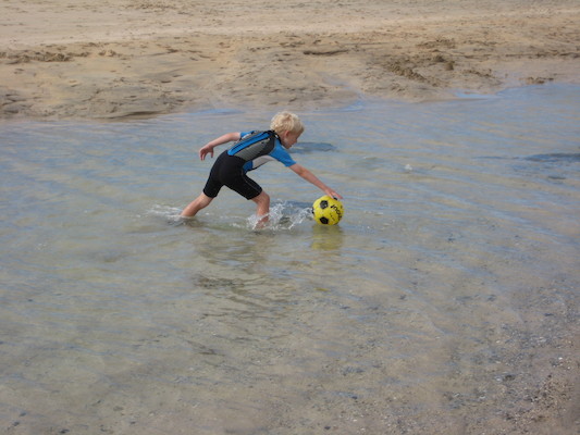 Cole on the beach (07-08-2011 16:46)