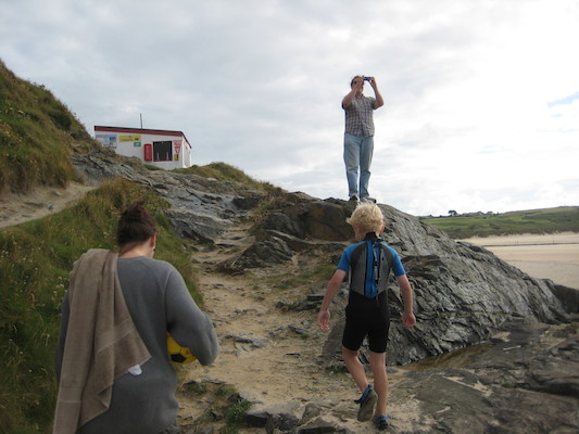 Xine, Cole and Ben on the beach (07-08-2011 17:23)