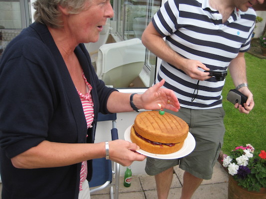 Jean with a cake (07-09-2011 17:56)