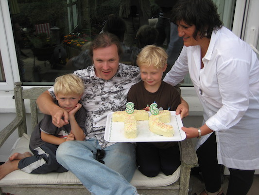Cole, Ben, Tim and Donna with cakes (07-09-2011 17:57)