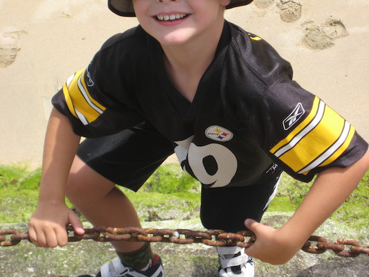 Tim climbing the quay at St. Ives (07-11-2011 10:24)