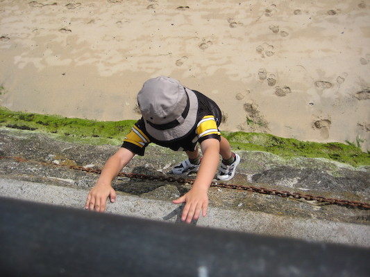 Tim climbing the quay at St. Ives (07-11-2011 10:24)