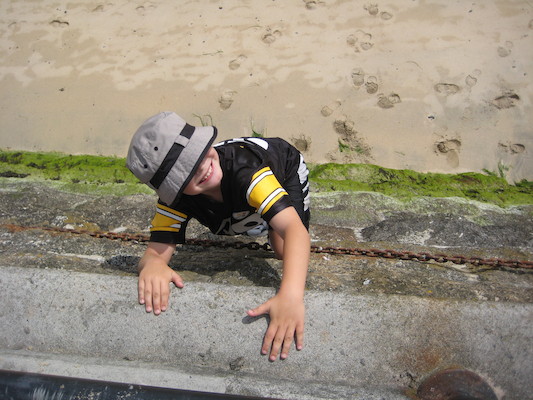 Tim climbing the quay at St. Ives (07-11-2011 10:24)