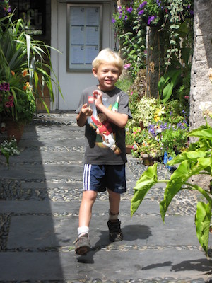 Cole at the craft shops in St. Ives (07-11-2011 11:24)