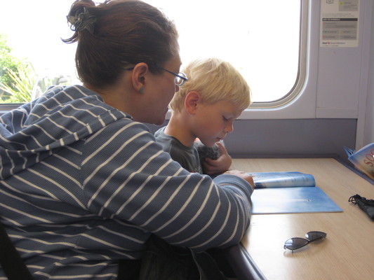 Xine and Cole on the train (07-11-2011 12:32)