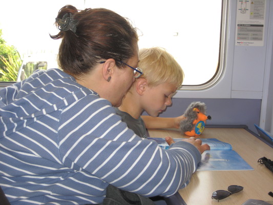 Xine and Cole on the train (07-11-2011 12:32)