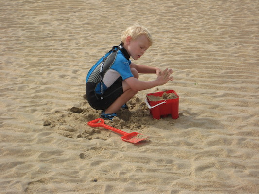 Cole on the beach (07-11-2011 15:28)