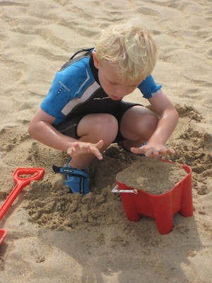 Cole on the beach (07-11-2011 15:28)