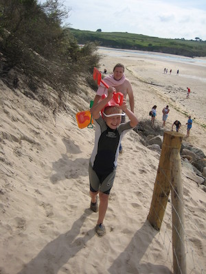 Ben and Tim coming up from the beach (07-11-2011 15:53)