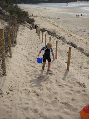 Cole coming up from the beach (07-11-2011 15:53)