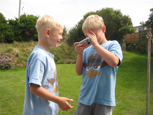 Cole and Tim with the camera (07-12-2011 14:24)