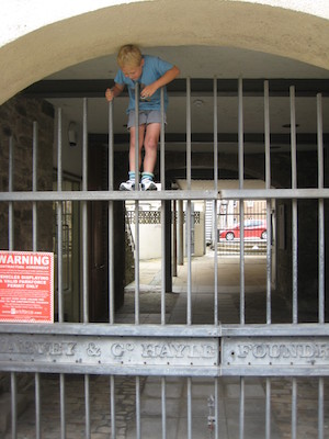 Tim at Harvey's Foundry (07-12-2011 15:09)