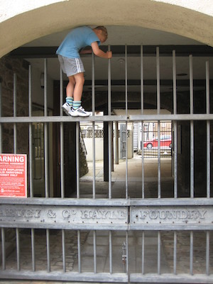 Tim at Harvey's Foundry (07-12-2011 15:09)