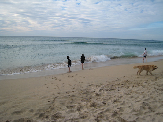 Cole and Tim on Hayle beach (07-04-2011 19:03)