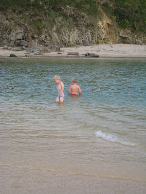 Cole and Tim on Hayle beach (07-04-2011 19:15)