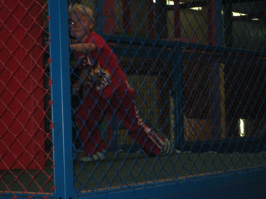 Cole climbing (07-05-2011 12:17)